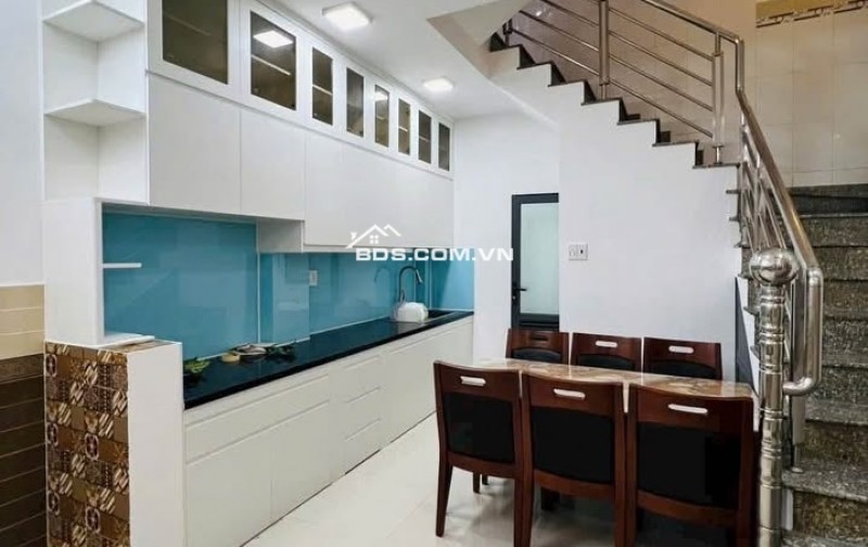 Siêu Phẩm HXH Ngay Khu Bàu Cát Tân Bình, 4.2x10m, 5 Tầng, 4PN, Sổ Hoàn Công đủ. Chỉ 6.5 tỷ TL chính Chủ .